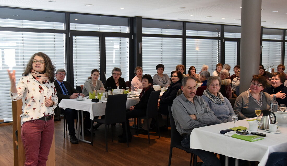 Tirschenreuth. Rund 100 Gastgeber bieten im Landkreis Tirschenreuth 900 Betten für Übernachtungsgäste. Im “Land der 1000 Teiche” haben sich Anglerbauernhöfe oder Gesundheitshöfe auf bestimmte Zielgruppen spezialisiert. Andere setzen auf Familien [&hellip;]
