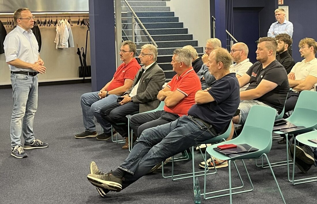 Amberg. Die Stadtwerke laden zum kostenlosen Vortrag „Vorstellung Wärmepumpen – Zuhause nachhaltig heizen“ ins Energiekompetenzzentrum ein. Termin: 13. Mai 2026, 17 Uhr bis 18 Uhr. Anmeldung bis 6. Mai 2026.