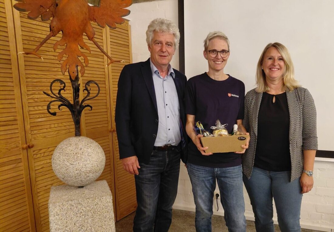 Floß. Rund 30 Interessierte erhielten im Rathaus Impulse zur Demenzprävention: Referentin Stefanie Hacker vom Malteser Hilfsdienst Weiden erklärte, wie man mit zehn Maßnahmen geistig fit bleibt, und gab Angehörigen Tipps.