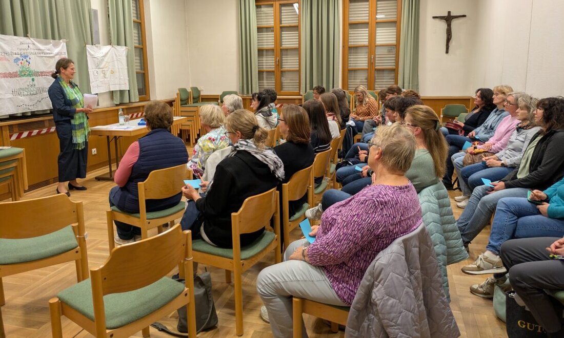 Floß. Der Evangelische Frauenbund veranstaltete einen gut besuchten Vortrag der Gynäkologin Dr. Birgit Mislik zu den Wechseljahren, der Beschwerden und viele positive Aspekte sowie Hilfen beleuchtete.