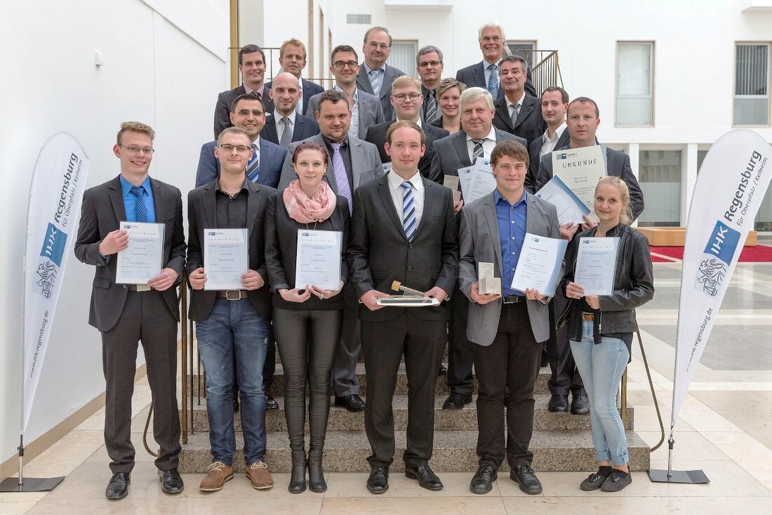 Regensburg/Weiden. Wer eine Aus- und Weiterbildung mit der besten Note seines Faches absolviert, gehört zur Leistungselite der Region und hat beste Karrierechancen. 70 Auszubildende und Weiterbildungsteilnehmer im Bezirk der IHK [&hellip;]