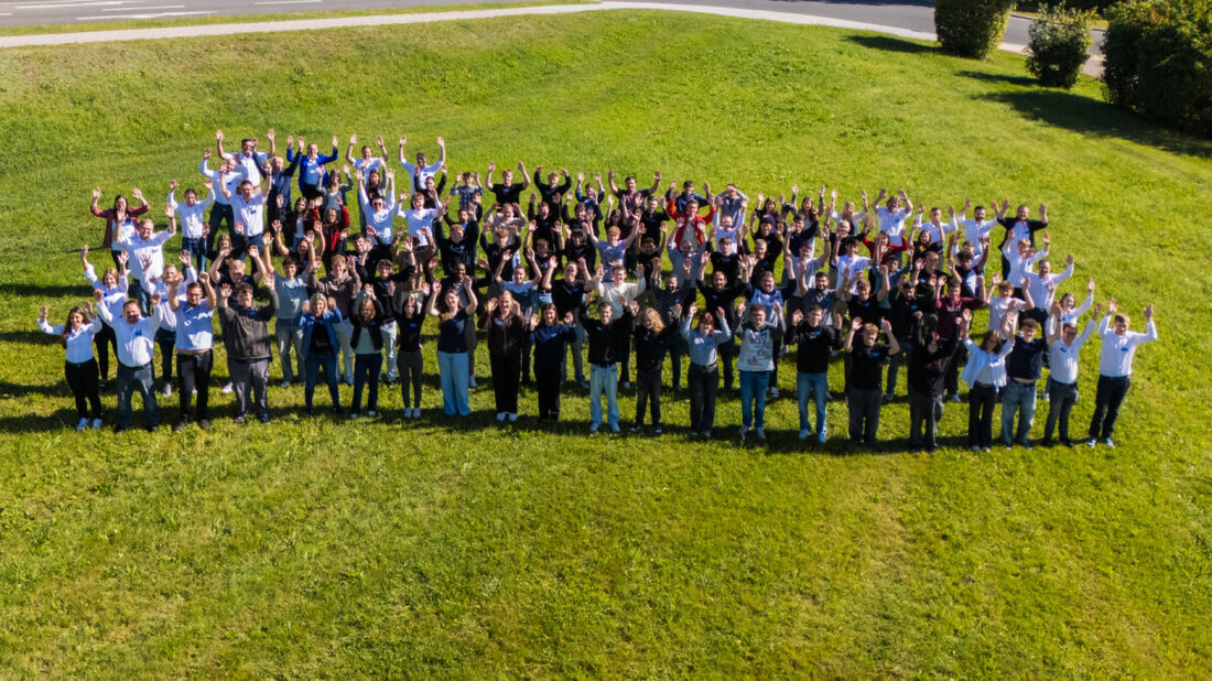 Parkstein. Der 1. September markiert für 81 junge Menschen den Beginn eines neuen Kapitels: der Start ihrer Ausbildung bei der WITRON Gruppe. Mit dabei sind dual Studierende, internationale Nachwuchskräfte und erstmals auch Auszubildende am Standort Hamm. Ein starkes Zeichen für das kontinuierliche Wachstum und die nachhaltige Nachwuchsförderung bei WITRON.