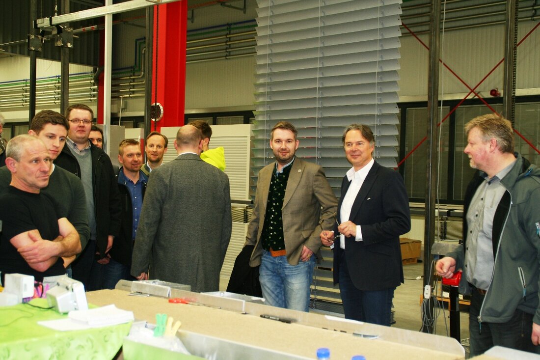 Erbendorf. Wie viel Licht ist genug? Das regeln moderne Jalousien selbsttätig. Zumindest dann, wenn sie von Bill Gates programmiert und in Erbendorf gefertigt sind. Das erfuhren die Wirtschaftsjunioren bei der [&hellip;]