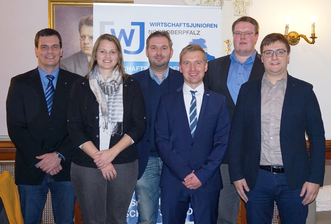 Weiden. Zur Jahreshauptversammlung haben sich die Wirtschaftsjunioren Nordoberpfalz im Hotel „Zur Heimat“ in Weiden getroffen. Neben dem obligatorischen Rückblick auf das vergangene Jahr galt es den Mitgliedern das aktuelle Programm [&hellip;]