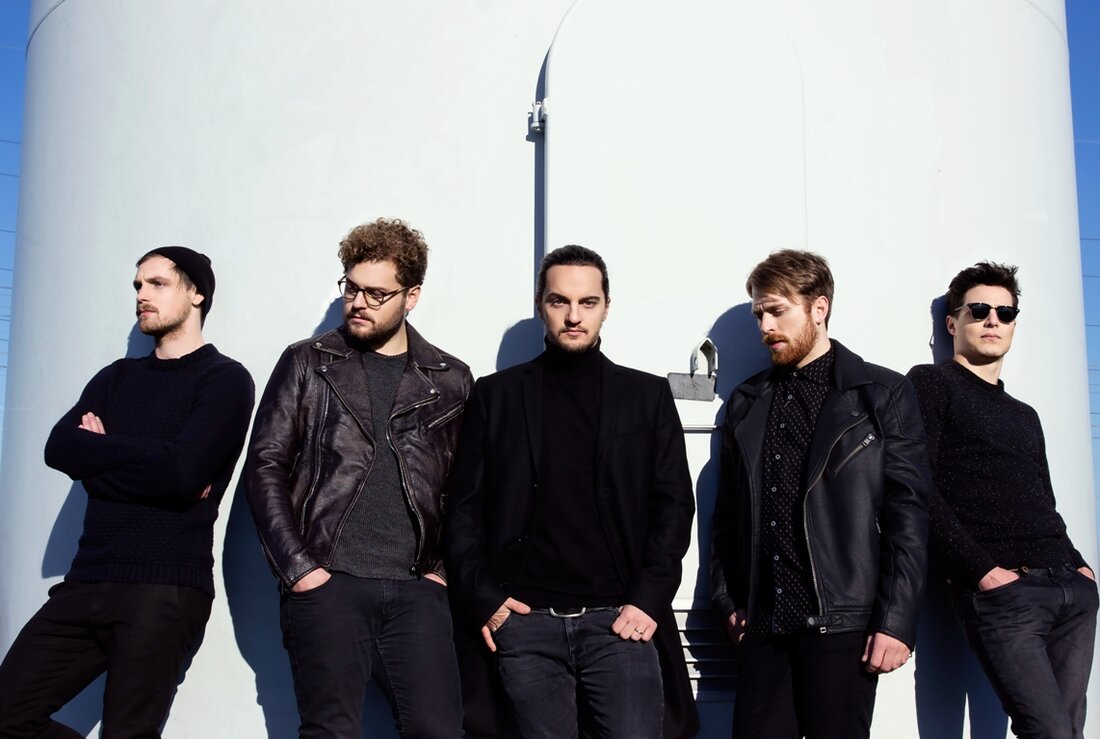 Weiden. Eigentlich hatten die Jungs von William’s Orbit vor, mit ihrem Crowdfunding-Projekt innerhalb von 50 Tagen 10.000 Euro für ihr Debüt-Album “Once” zu sammeln. Daraus wurde nichts – die 10.000 [&hellip;]