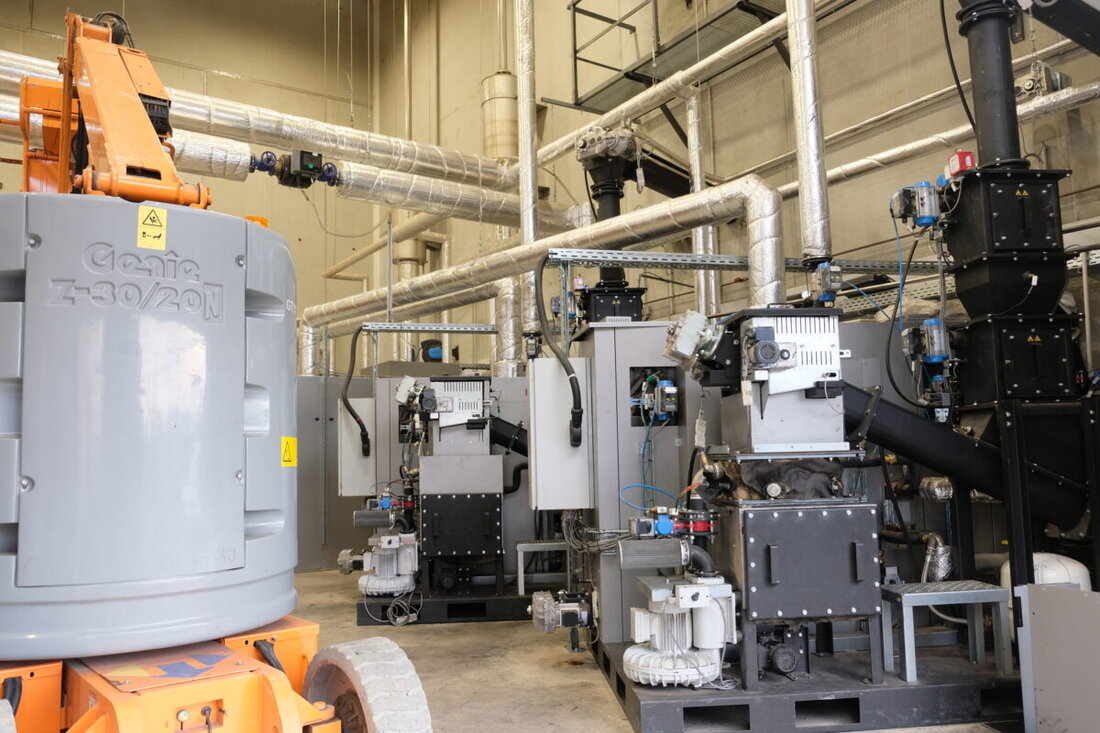 Speinshart. Der Gemeinderat billigt den kommunalen Wärmeplan, setzt aber auf Freiwilligkeit. Biogas und ein Hackschnitzel-Blockheizkraftwerk versorgen viele Häuser; Bauarbeiten erzwingen Umleitungen.