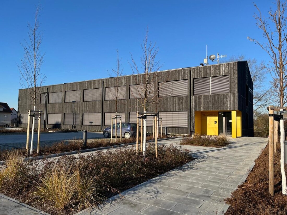 Amberg. Das Landratsamt Amberg-Sulzbach verlegt sein Sachgebiet 54 in die Adalbert-Stifter-Straße 19. Betroffen sind Jäger, Sportschützen und Waffenbesitzer; Umzug vom 12. bis 16. Januar 2026, Termine wieder ab 22. Januar 2026.