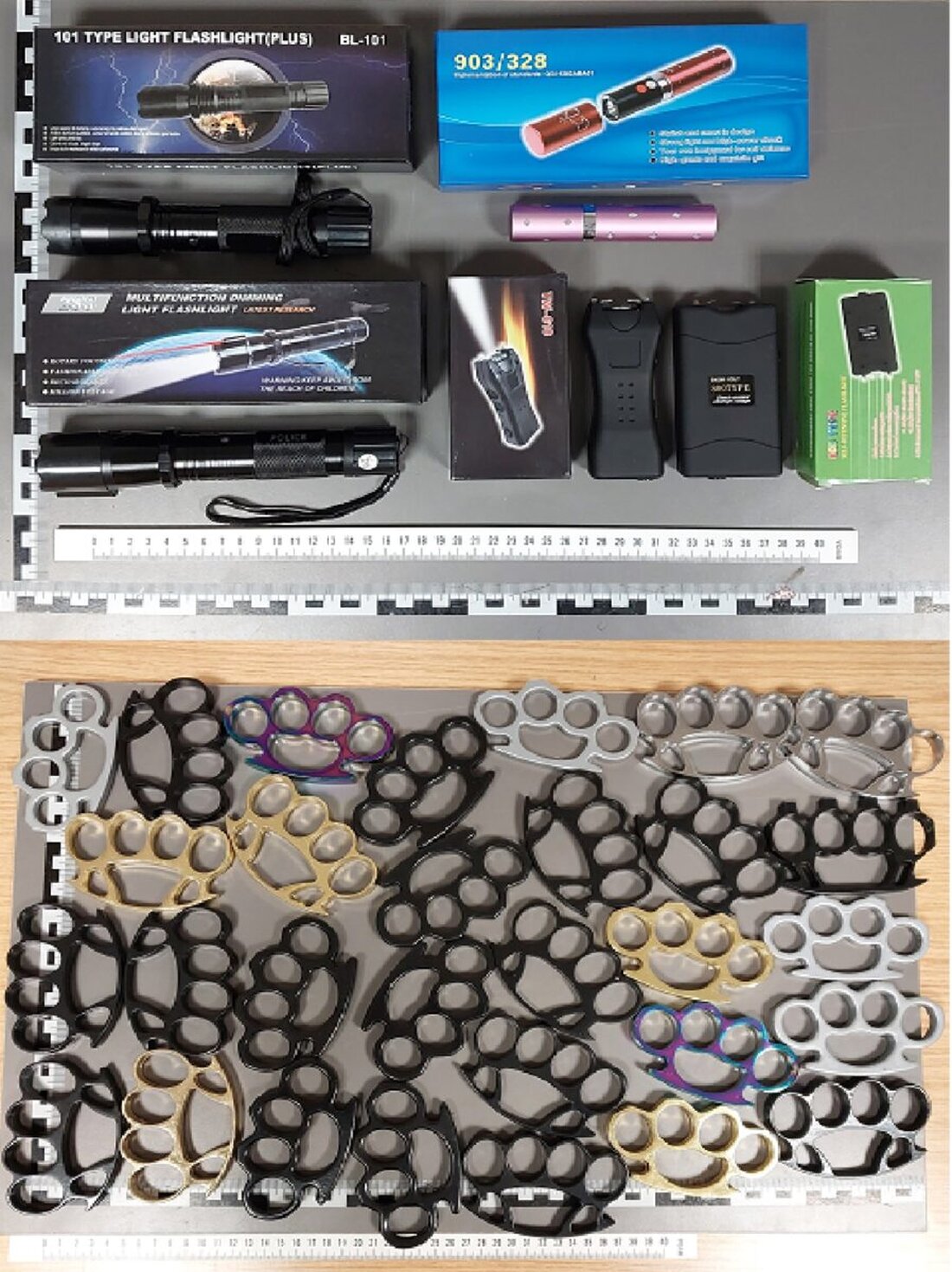 Waldsassen. Ein Belgier wurde mit 31 Schlagringen und fünf Elektroschockern im Auto beim Versuch, diese nach Hause zu schmuggeln, von der Bundespolizei aufgegriffen. Die illegalen Waffen wurden beschlagnahmt und der Mann wegen Verstoßes gegen das Waffengesetz angezeigt.