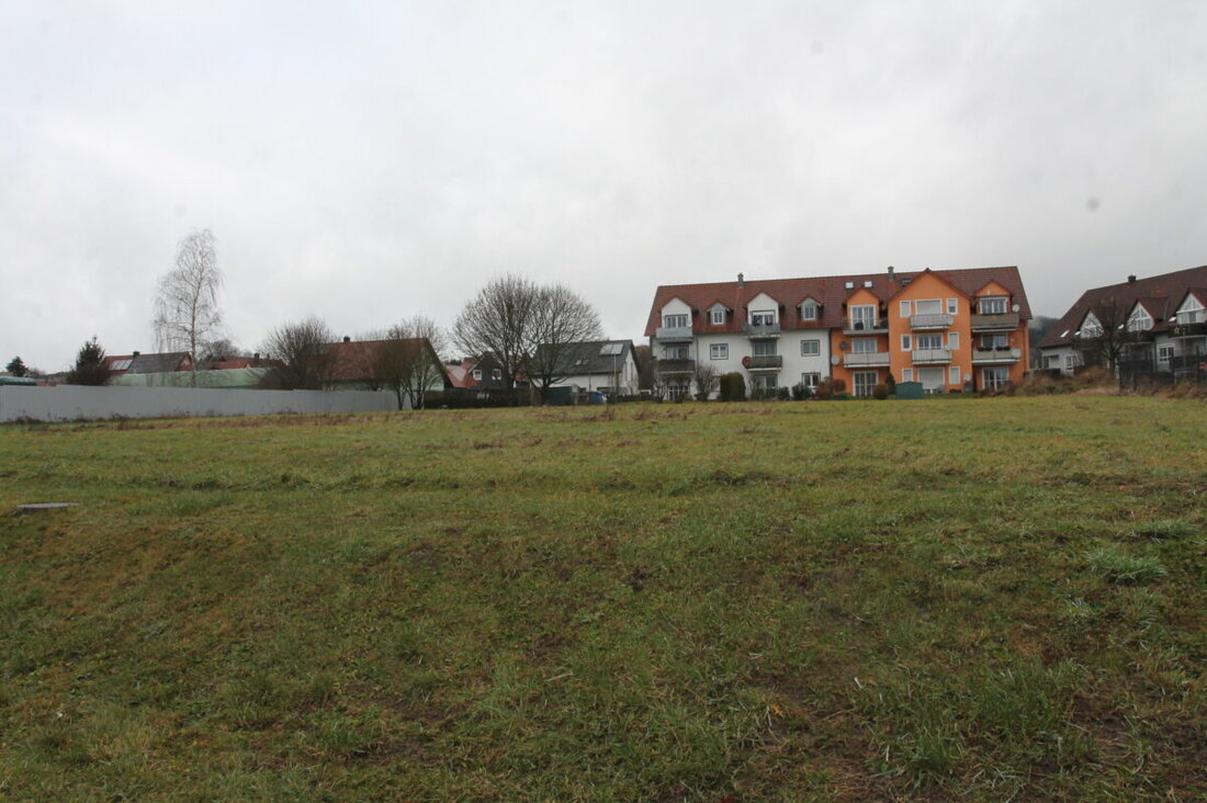 Waidhaus. Der Marktgemeinderat hat eine Veränderungssperre beschlossen, um den Bau einer Bundespolizeistation und Wohnungen für Flüchtlinge zu verhindern. Stattdessen sind Wohnangebote für Senioren und Menschen mit Beeinträchtigungen geplant.