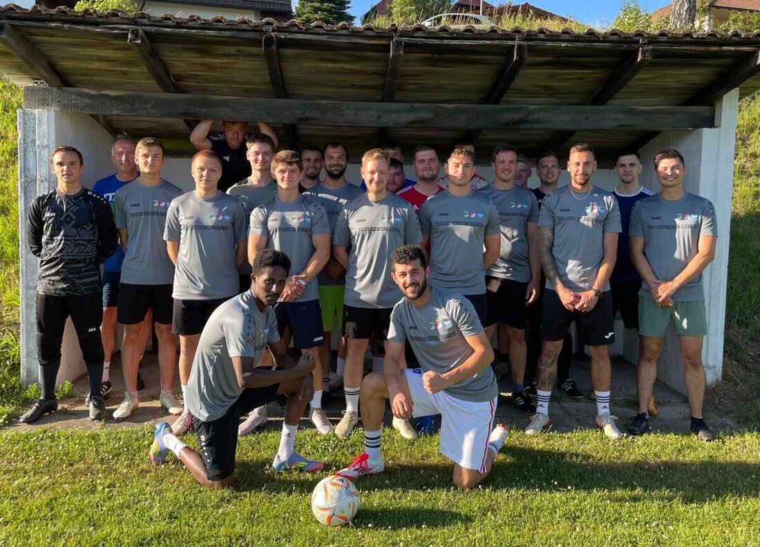 Waidhaus. Die SG Waidhaus/Pfrentsch/Neukirchen setzt auf eine Mischung aus Konstanz, frischem Ehrgeiz und gezielter Verstärkung, um die positive Entwicklung fortzuschreiben. Unter der Leitung von Trainer Fabian Wirth wächst nicht nur die sportliche Qualität, sondern auch der Teamgeist spürbar – beste Voraussetzungen für eine erfolgreiche Spielzeit.