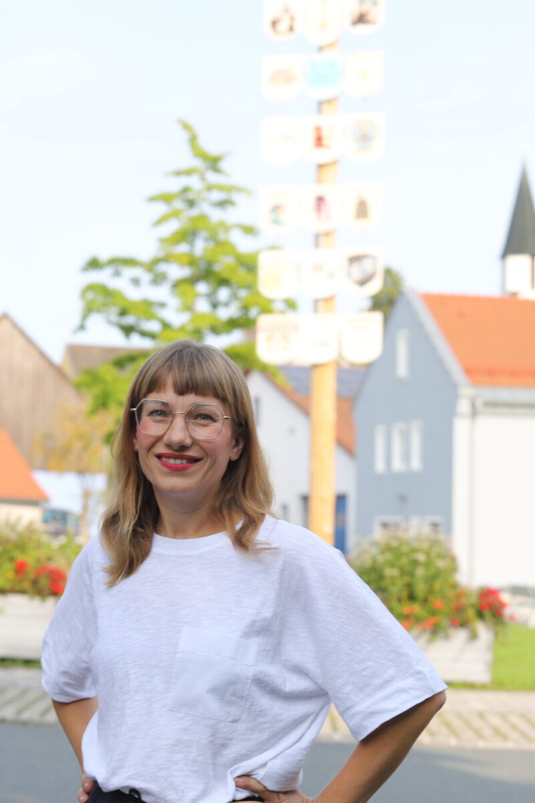 Etzenricht. Monika Waldeck kandidiert erneut für das Bürgermeisteramt und setzt auf ihre Erfahrungen im Gemeinderat sowie auf neue Lösungen für die Gemeinde. Sie möchte ein offenes, respektvolles Miteinander in Etzenricht fördern und die Lebensqualität verbessern.