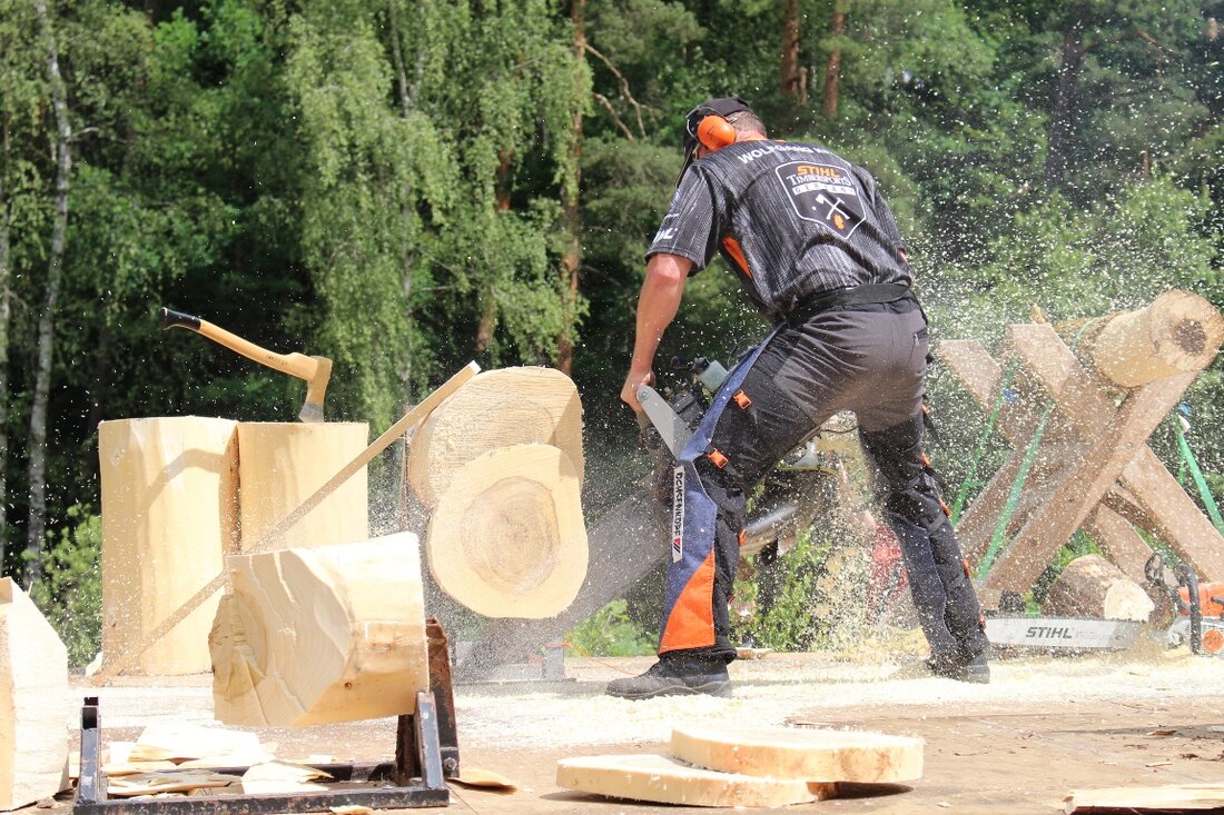 Sassenreuth. Ein Unbekannter hat bei Holzarbeiten aus der Waldabteilung “Wünschendorf”, nordwestlich von Sassenreuth, Lärchenholz gestohlen. Seine Devise war wohl: Je auffälliger – desto unauffällig. Die Polizei hofft auf Hinweise.  Vermutlich [&hellip;]