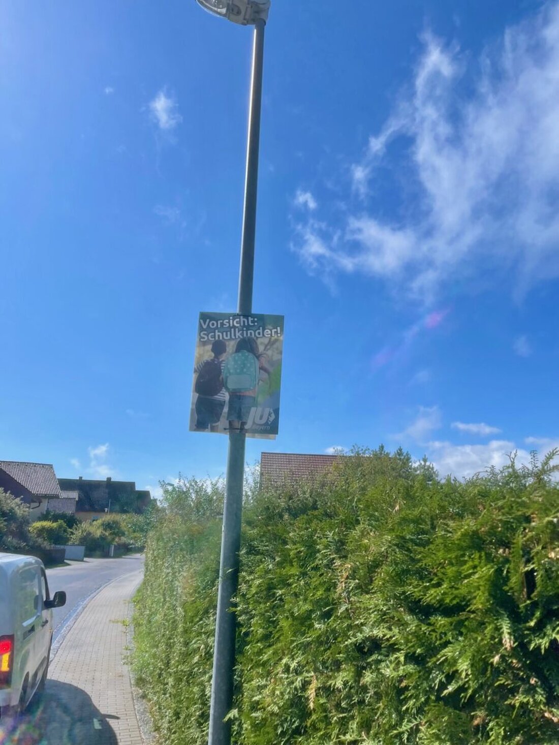 Waldthurn. Die Junge Union startet zum Schulbeginn eine Plakataktion Vorsicht: Schulkinder! an Schule, Kindergarten, Ortseingängen und am Marktplatz, um die Aufmerksamkeit im Verkehr zu erhöhen.