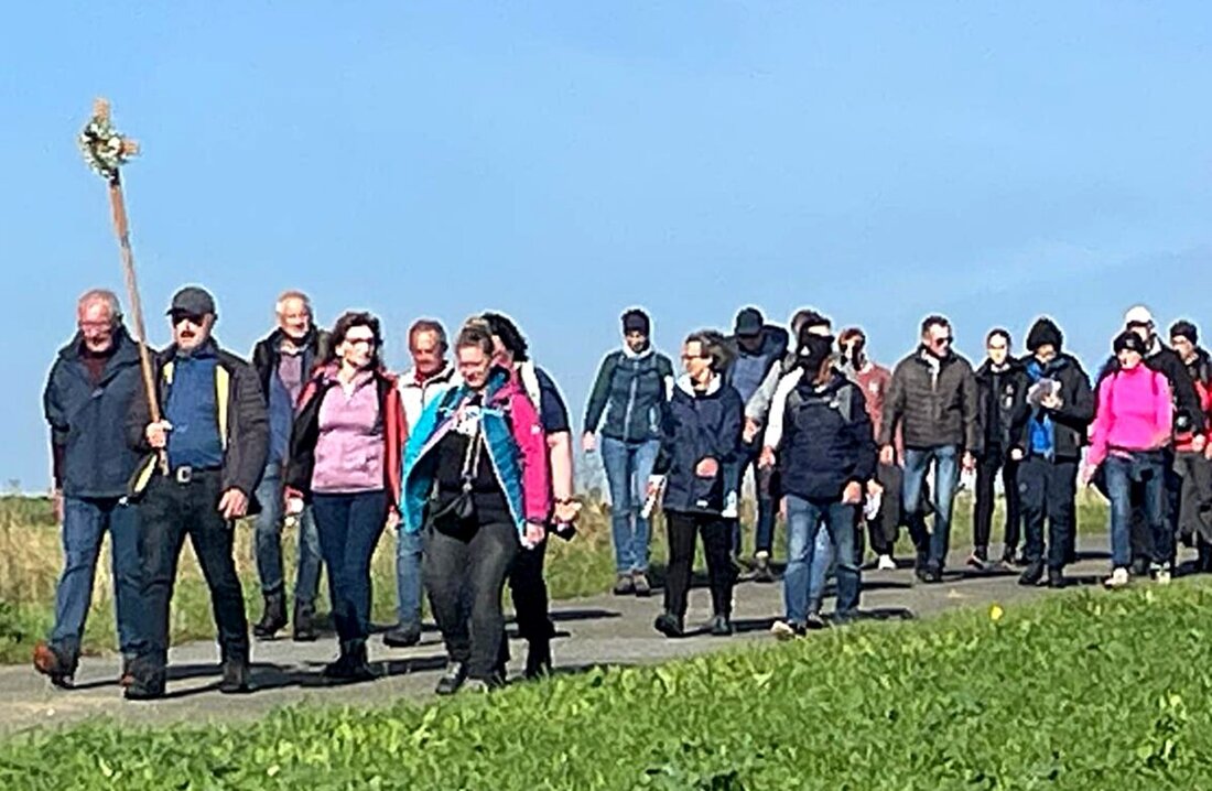 Schirmitz. Gläubige pilgerten ab 7 Uhr 20 Kilometer zum Fahrenberg, beteten und sangen, feierten dort mit weiteren Pilgern Messe und ließen den Tag beim Bergwirt ausklingen.
