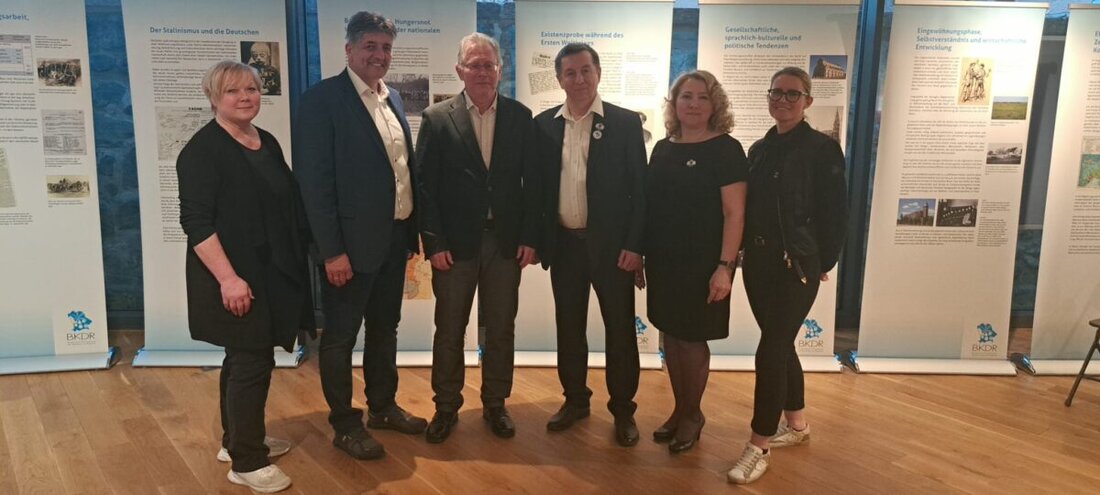 Grafenwöhr. Im Kultur- und Militärmuseum wurde die BKDR-Wanderausstellung „Grundlinien russlanddeutscher Geschichte“ eröffnet, begleitet von einem Vortrag von Dr. Viktor Krieger. Zu sehen bis 30. Juni.