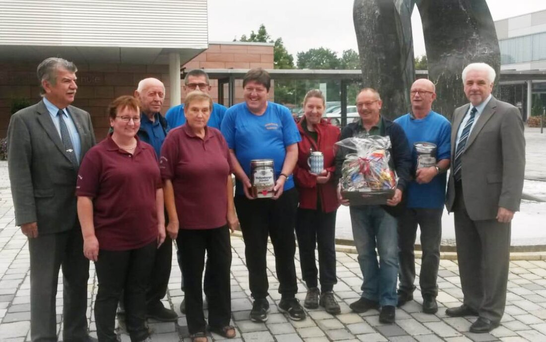 Grafenwöhr. Die Wanderfreude Grafenwöhr sind nicht aus Zucker! Sie trotzen dem Regen.  Von Doris Mayer-Englhart  Beim Wandertag in Burglengenfeld marschiert die Gruppe Strecken von 6, 11 und 20 Kilometern. Sie [&hellip;]