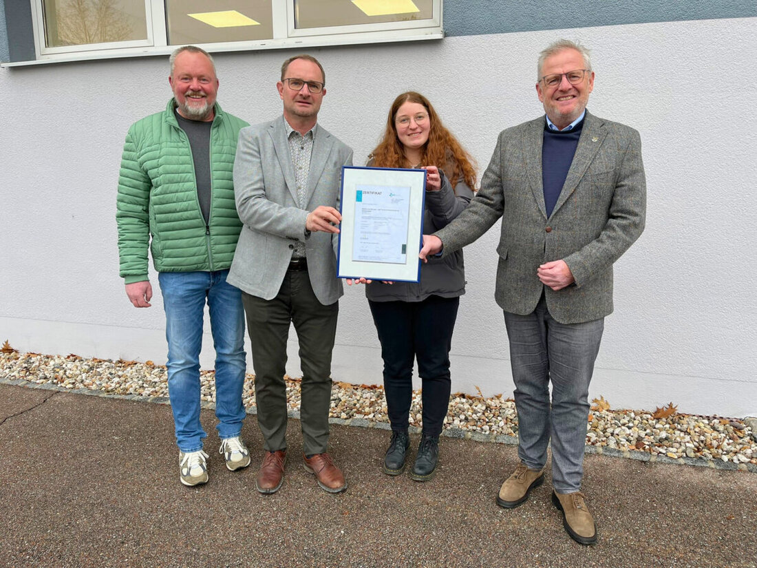 Schwandorf. Die Städtische Wasser- und Fernwärmeversorgung hat die CISIS12-Zertifizierung für Informationssicherheit erhalten. Das stärkt den Schutz der kritischen Infrastruktur und unterstreicht Professionalität.