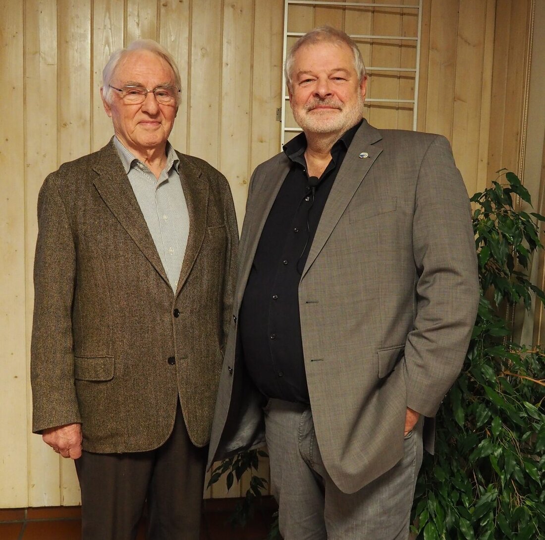 Weiden. Oberstleutnant i.G. a.D. Jörg Barandat, ein führender Experte in Wasserfragen, spricht über die globale Wasserkrise und fordert mehr politische Initiative. Er veranschaulicht, wie Wasser als Machtmittel und Waffe in internationalen Konflikten zunimmt und kritisiert die unzureichende Vorbereitung Deutschlands auf Versorgungsprobleme.