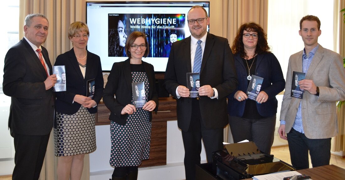 Neustadt/WN. Vielen Jugendlichen ist gar nicht bewusst, wie gefährlich die sozialen Medien für sie werden können. Der Missbrauch von persönlichen Fotos, Videos und anderer Aktivitäten im Netz ist an der Tagesordnung [&hellip;]