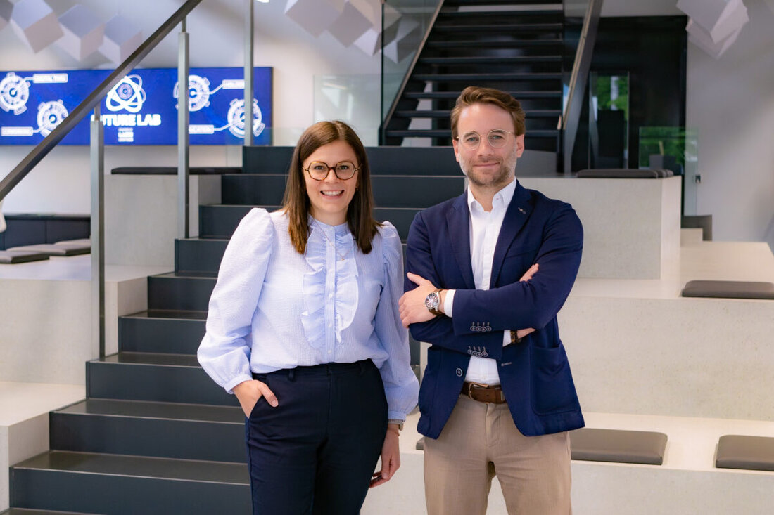 Weiherhammer. Zu seinem 66. Geburtstag wurde Prof. Dr. Erich Bauer im Rahmen einer Feier im Innovision Center nicht nur in den wohlverdienten Ruhestand verabschiedet, sondern erhielt eine ganz besondere Ehre. Lars und Christian Engel, Stiftungsgründer der gleichnamigen LUCE Stiftung, ernannten den jahrelangen Vorstandsvorsitzenden zum Ehrenvorstandsvorsitzenden. 