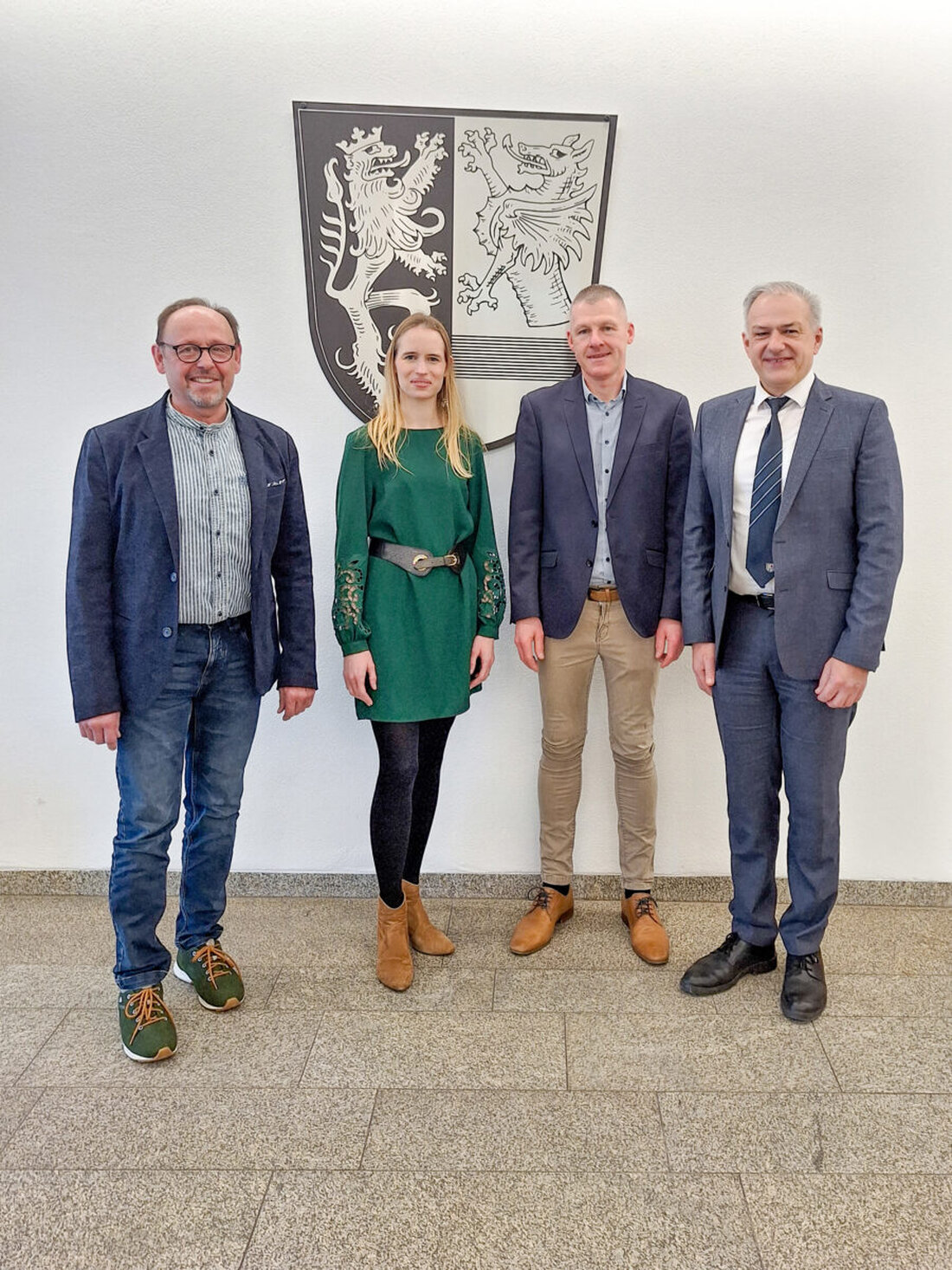 Tirschenreuth. Tobias Böhm verlässt nach 24 Jahren die Kreismusikschule Tirschenreuth für eine neue Herausforderung in Kiel. Laura Demjan übernimmt als neue Leiterin und bringt ihre Erfahrungen als Opern- und Konzertsängerin ein.