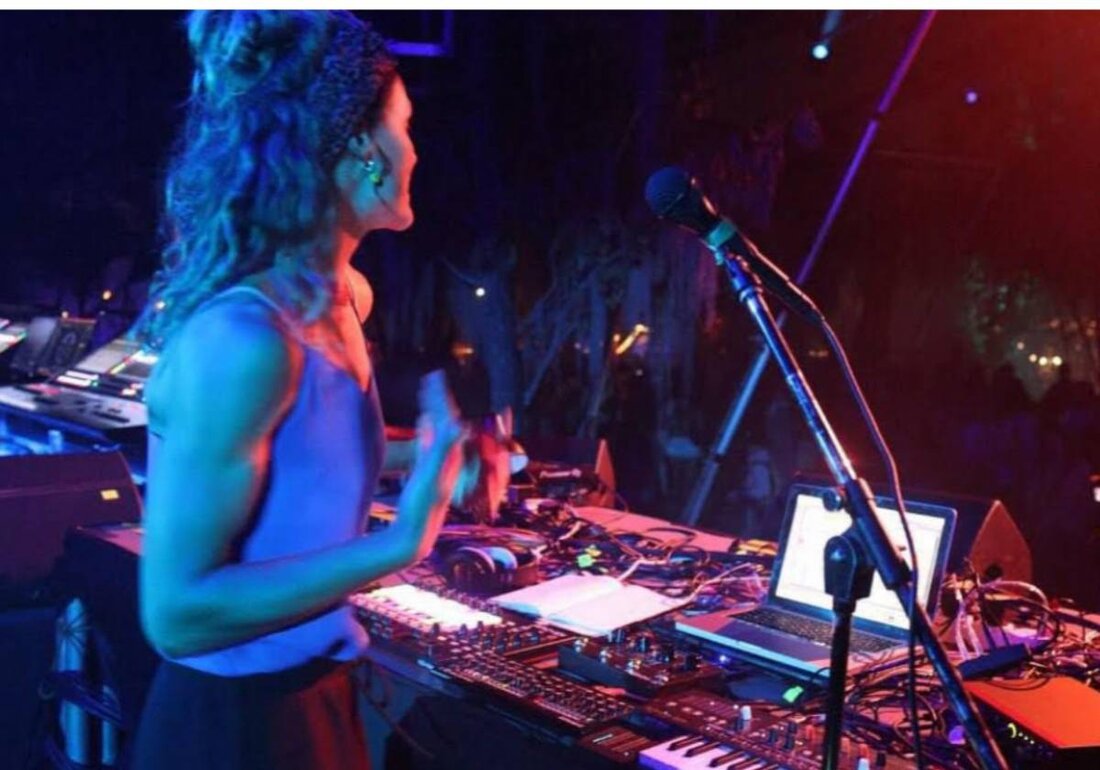 Weiden. Am Ort Weiden, Die Sünde – Ort für Kulturgeschehen präsentiert die Stadt Weiden i.d.OPf., Kulturbühne Weiden ihr Programm und setzt Impulse für das kulturelle Leben in der Region. Das Ticket erhalten Interessierte bequem online über okticket.de.