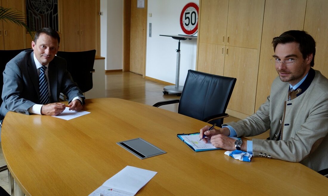 Weiden. Oberbürgermeister Jens Meyer und MdL Dr. Stephan Oetzinger kämpfen in gemeinsamer Sache: für die Nordoberpfalz. Welche Themen stehen auf der Agenda?  Oberbürgermeister Jens Meyer und MdL Dr. Stephan Oetzinger [&hellip;]