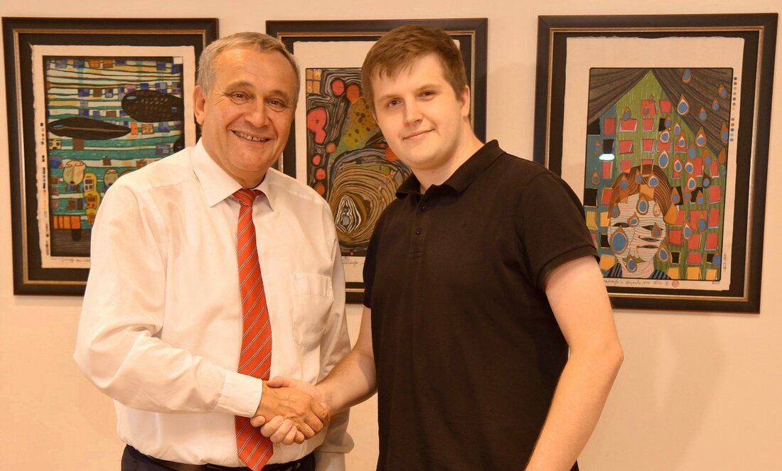 Weiden. Der Skischulausflug sollte für einen Lehrer (53) und Stefan Bergler ein Erlebnis bleiben, das sie so schnell nicht vergessen. Als der 53-Jährige in der Langlaufloipe plötzlich leblos zusammenbricht, zählt [&hellip;]