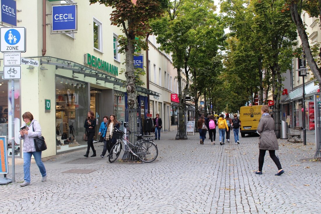 Weiden. Eine aufmerksame Angestellte ertappte einen Dieb auf frischer Tat. Jetzt muss der junge Mann mit einer Anzeige rechnen. Ein junger Weidener (24) hielt sich gestern gegen 14:00 Uhr in [&hellip;]