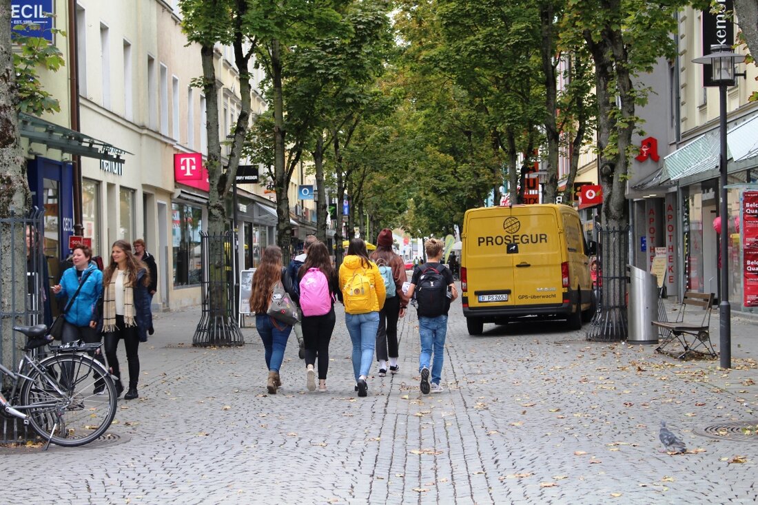 Weiden. Schlussendlich war das Gesicht dieser Täter einfach zu bekannt. Somit war es ein Leichtes für die Beamten, den Diebstahl zu klären. Seinen Anfang nahm die Geschichte bereits am Mittwochnachmittag zwischen [&hellip;]