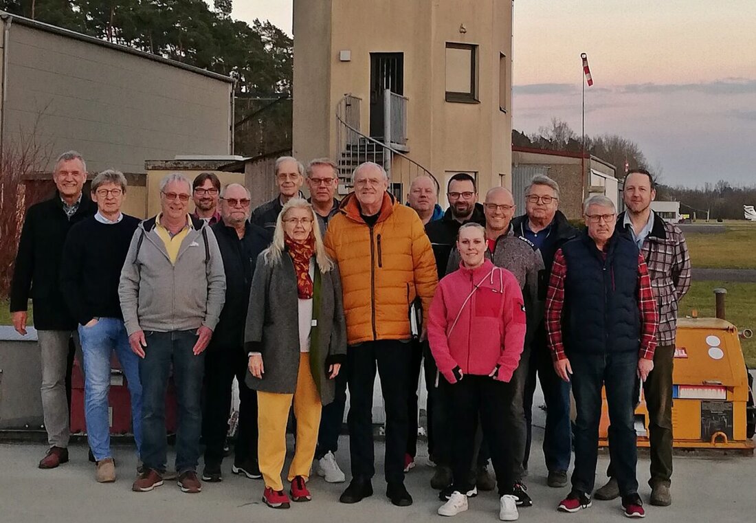 Weiden. Das Vereinskartell Weiden West besucht den Aero-Club, um Lärmbelastungen und Vereinsstrukturen zu besprechen und eine engere Zusammenarbeit zu erörtern.