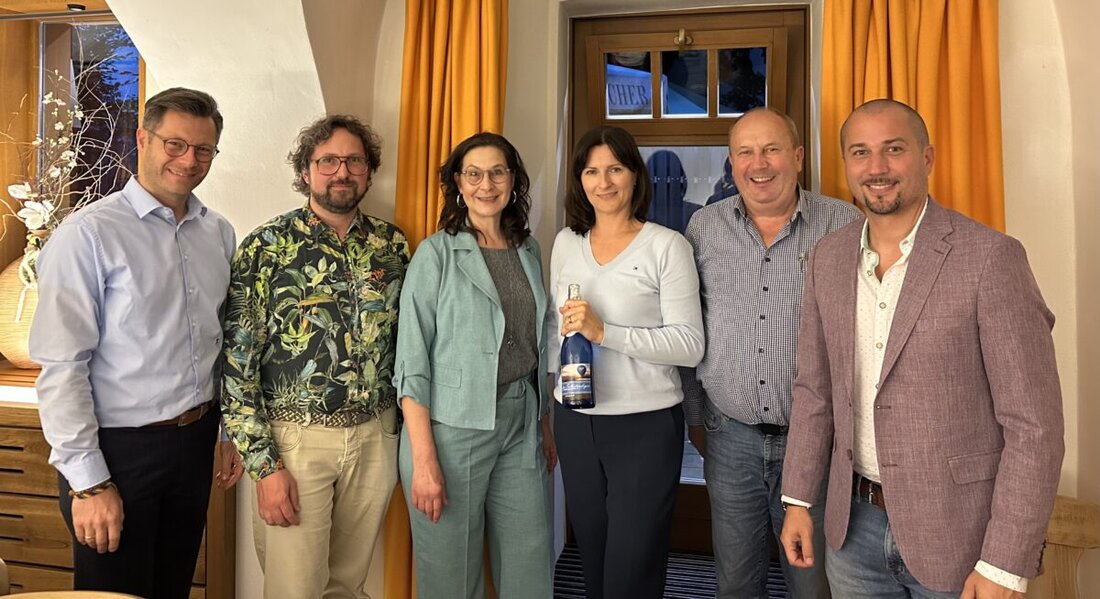 Weiden. Beim Netzwerkabend des BDS Bayern informierten Experten über die Einführung der e-Rechnung für Selbstständige und Unternehmer. Die Veranstaltung ermöglichte zudem den Austausch und das Knüpfen neuer Kontakte.