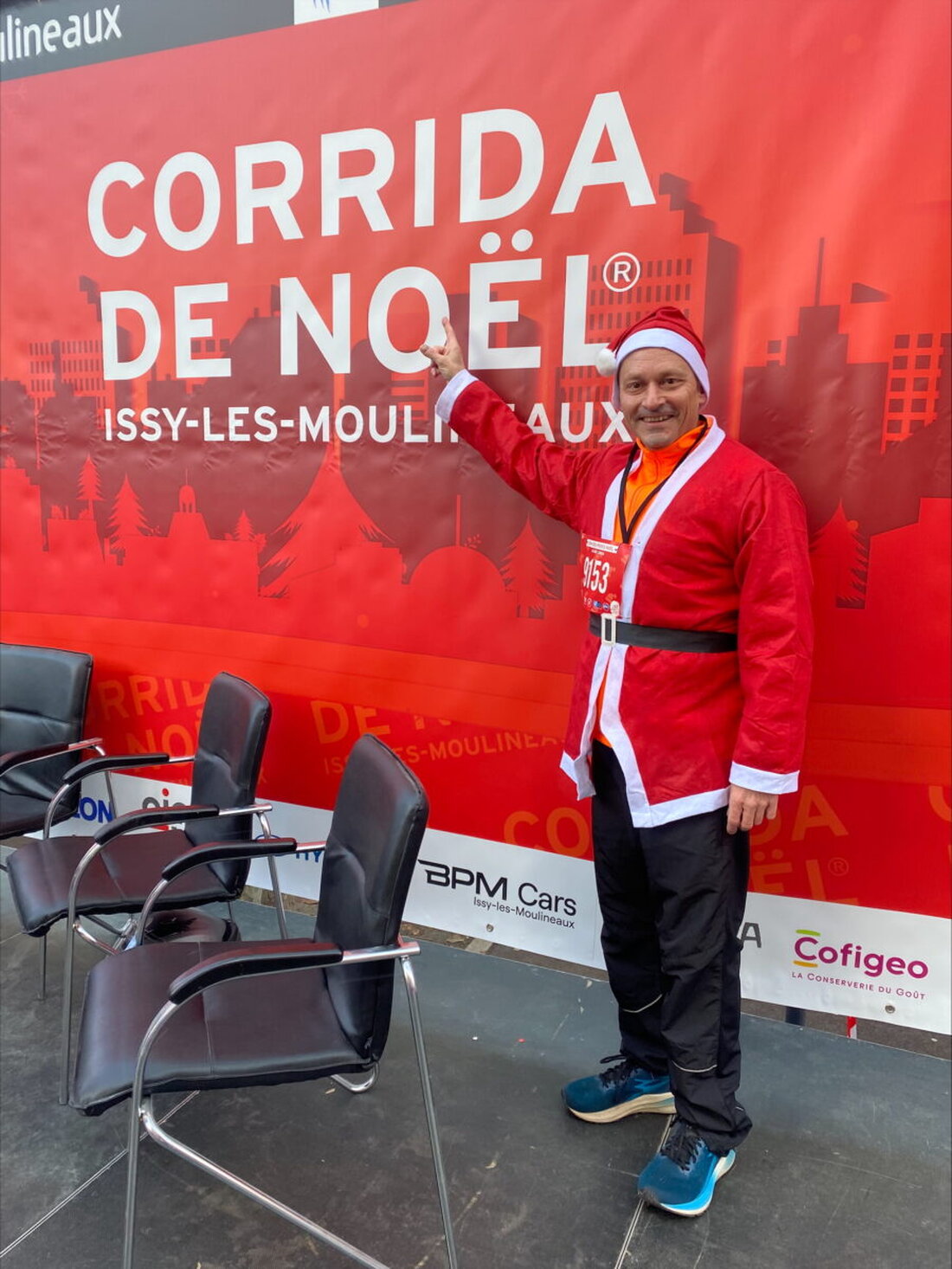 Weiden. Oberbürgermeister Jens Meyer besuchte mit einer Delegation Issy, um am Weihnachtslauf teilzunehmen und die Partnerschaft zu feiern.
