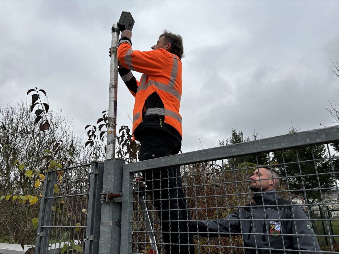 Weiden. Ab Mittwoch, 29. Oktober, überwacht die Stadt drei neue Wertstoffinseln in der Brenner-Schäffer-Straße, an der Königsberger Straße (Ecke Ackerstraße) und am Turnerweg. Seit November 2024 sanken die Müllmengen um 27 %.