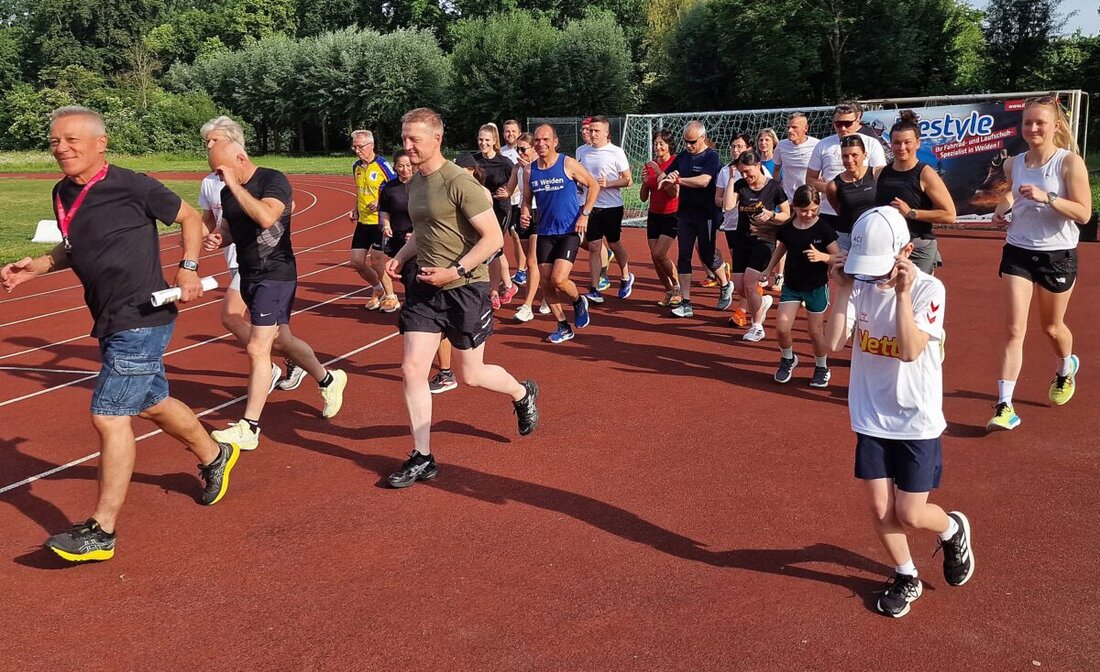 Weiden. "Tag des Laufens" lockt 45 Läufer für einen gemeinschaftlichen 5-Kilometer-Lauf, endet gemütlich in der DJK-Gaststätte mit Plänen für einen Läufer-Stammtisch.