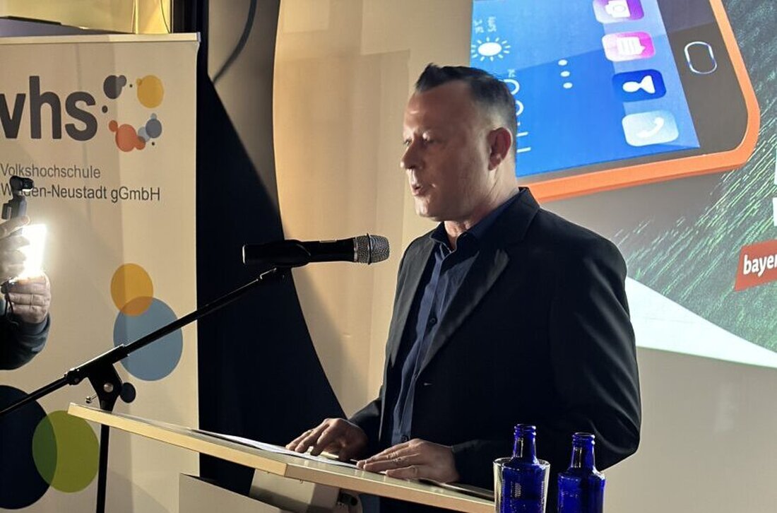 Weiden. Die Wanderausstellung "Häusliche Gewalt LOSwerden" wurde am 22. Januar 2025 in der Volkshochschule Weiden feierlich eröffnet, um auf die Bedeutung des Themas und dessen gesellschaftliche Relevanz hinzuweisen.