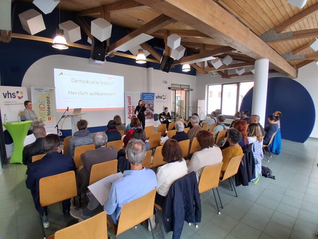 Weiden. Die dritte Förderrunde des Bundesprogramms „Demokratie leben!“ startete am 8. Mai mit einer Veranstaltung. Schwerpunkte sind die Bekämpfung von Rechtsextremismus und die Förderung von Demokratie und Vielfalt.