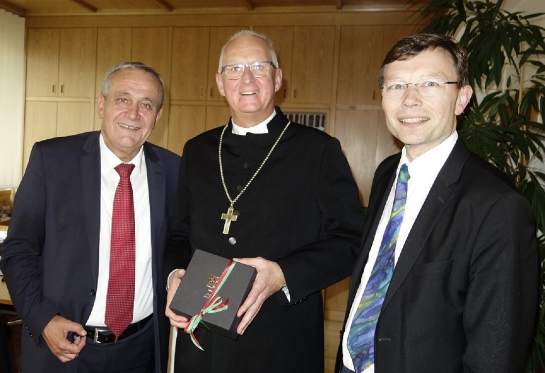 Weiden. Oberbürgermeister Kurt Seggewiß empfing den neuen Regionalbischof des Kirchenkreises Regensburg, Klaus Stiegler. Gemeinsam mit Dr. Wenrich Slenczka, dem Dekan der evangelischen Kirche, tauschten sie sich über das Zusammenwirken von [&hellip;]