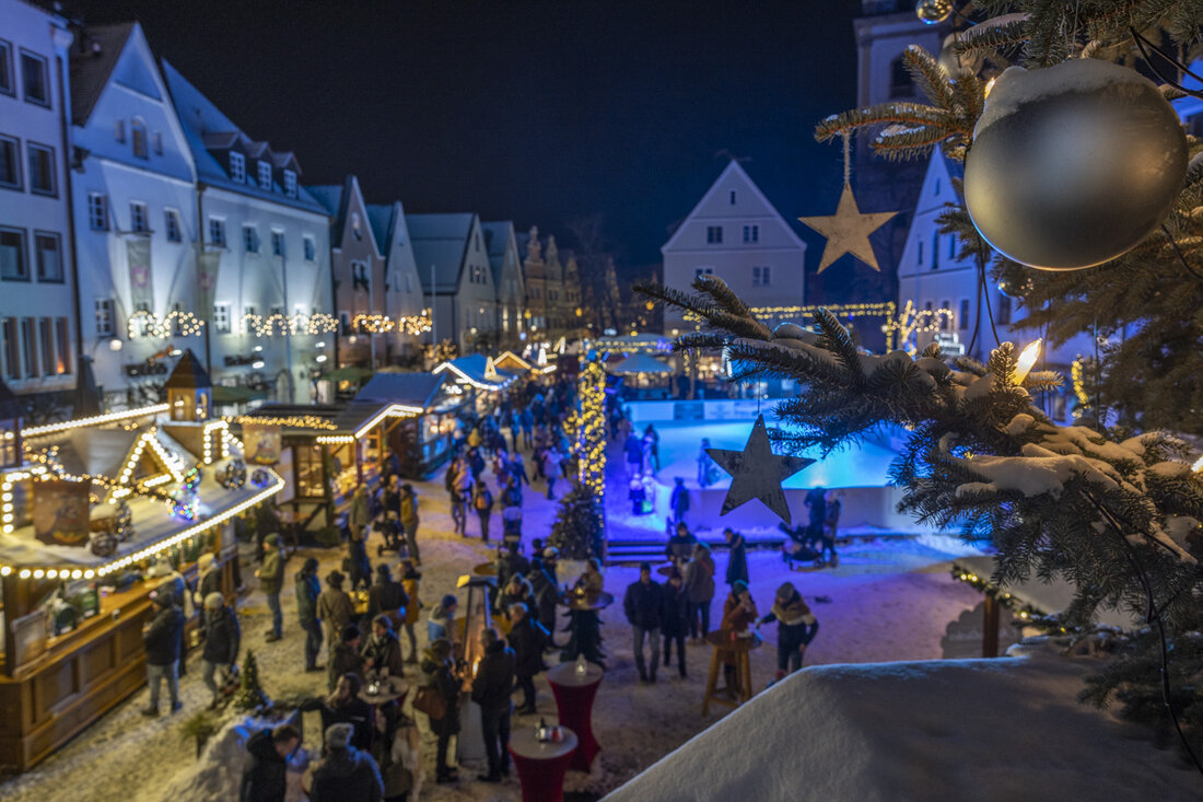 Weiden. Vom 28. November bis zum 23. Dezember lockt der Christkindlmarkt in der Altstadt mit festlichen Ständen, Leckereien und einem Musikprogramm. Die feierliche Eröffnung findet am 28. November um 17 Uhr durch Oberbürgermeister Jens Meyer statt.