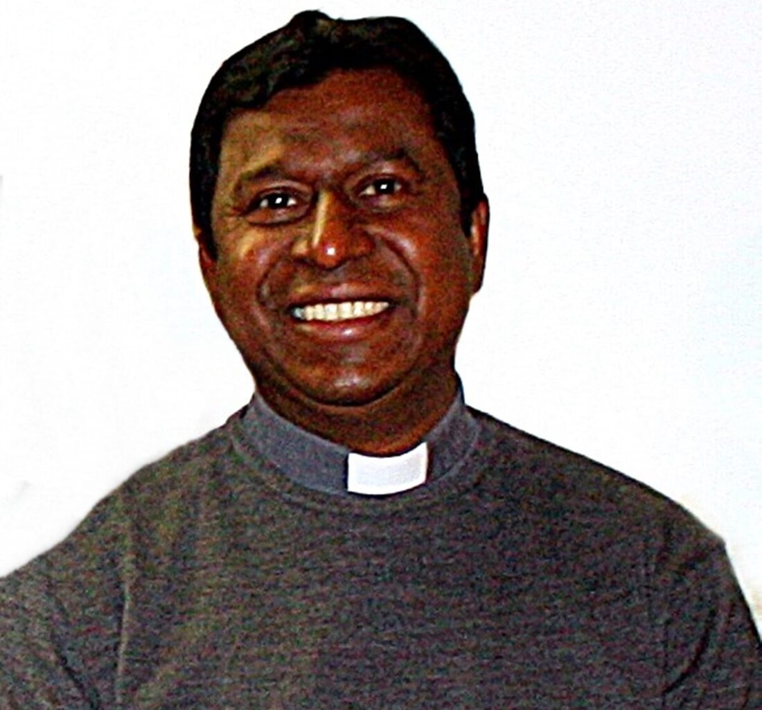 Weiden. Pfarrvikar Celestine Thazhuppil verabschiedete sich nach acht Jahren mit einer feierlichen Messe von der Pfarreiengemeinschaft und nimmt viele Herzen mit.