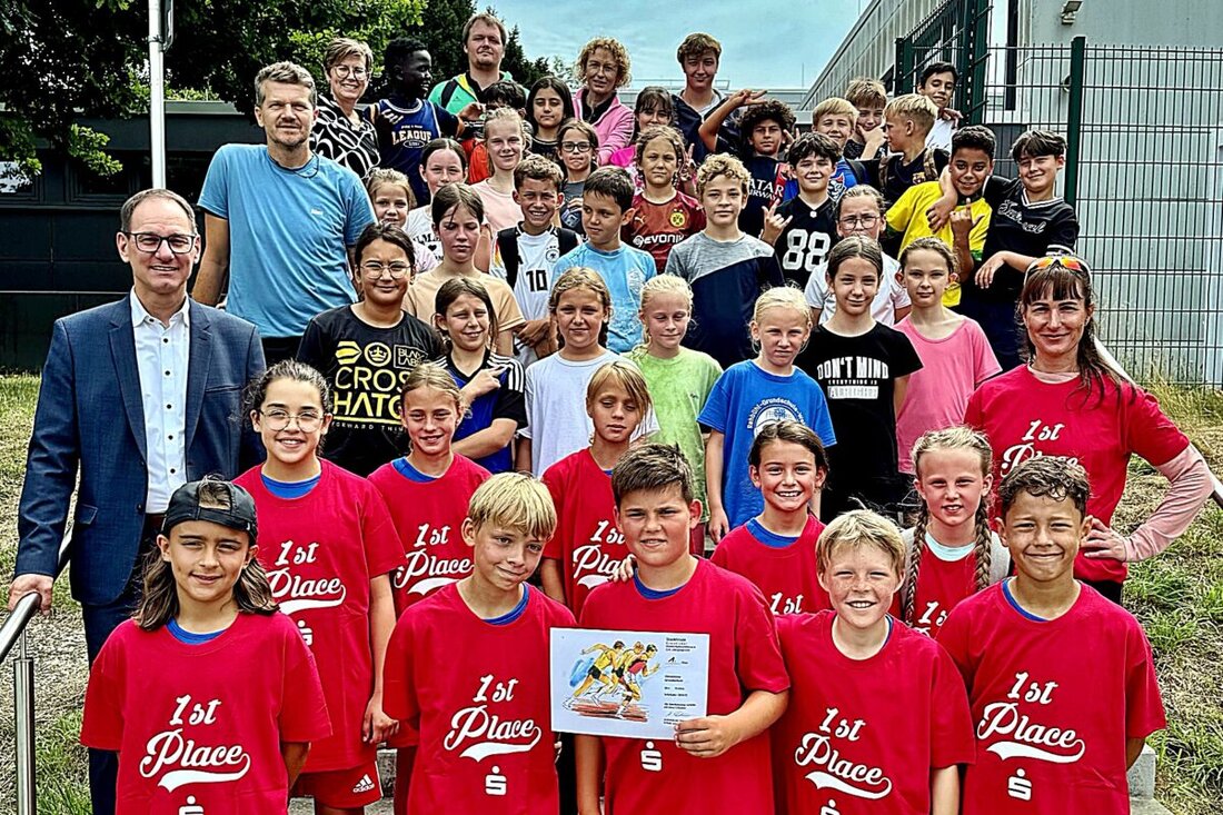 Weiden. Sprinten, Springen, Werfen und gemeinsam alles geben: Beim diesjährigen Grundschulwettbewerb der Stadt Weiden zeigten 36 junge Athletinnen und Athleten aus vier Schulen, wie viel Spaß Leichtathletik im Team machen kann.