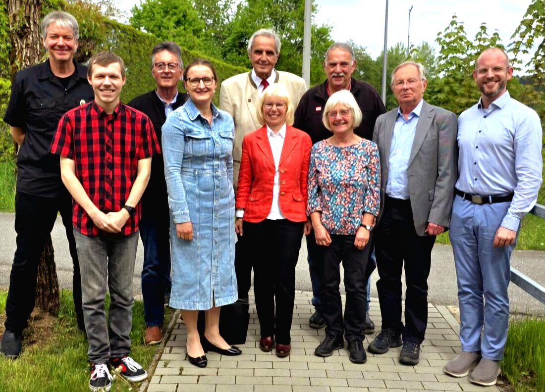 Weiden. Der SPD-Ortsverein Weiden-Ost/Hammerweg wählte eine neue Vorstandschaft und ehrte Horst Fuchs mit der Willy-Brandt-Gedenkmedaille. Horst Fuchs übernimmt erneut den Vorsitz, begleitet von zahlreichen Veranstaltungen und einem positiven Kassenbericht.
