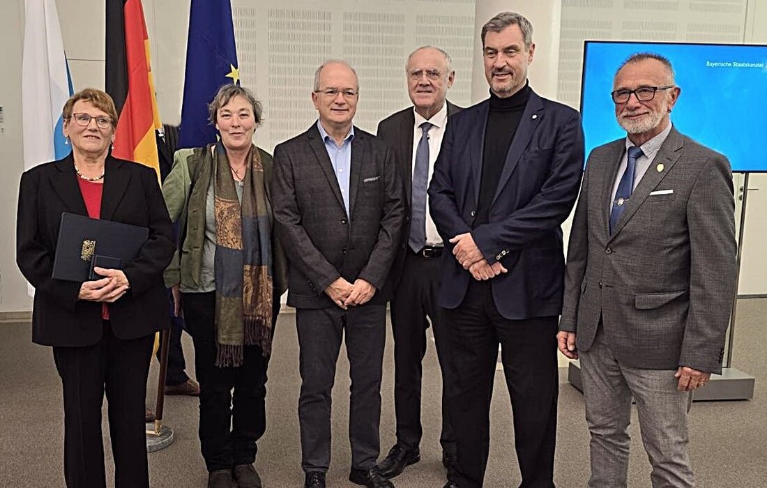 Weiden. Vier Weidener erhielten für ihre ehrenamtliche Tätigkeit das Ehrenzeichen von Ministerpräsident Markus Söder. Geehrt wurden Engagierte in Bereichen wie Sport, Imkerei und Gartenbau.