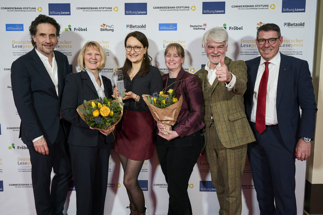 Weiden. Die Regionalbibliothek Weiden gewinnt mit "Regibert total verhext" den 2. Platz beim Deutschen Lesepreis 2025 für kommunales Engagement in der Leseförderung. Das Projekt fördert mit Kreativität die Leselust bei Kindern.