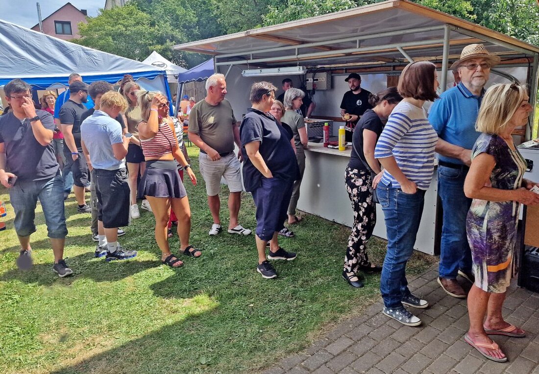 Weiden. Ein fröhliches Stimmengewirr empfing jeden, der sich am Sonntag auf den Weg zur Maibaumwiese machte. Der Schnupferclub Latsch hatte zu seinem traditionellen Gartenfest geladen und die Gäste kamen in Scharen.