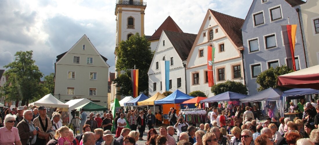Weiden. Seit Jahren gehören der Herbstbeginn und das beliebte Weidener Herbstfest schon zusammen. Zahlreiche Geschäfte und Stände mit vielen tollen Angeboten erwarten die Gäste. Dieses Jahr ist wieder ein ganz besonderes [&hellip;]