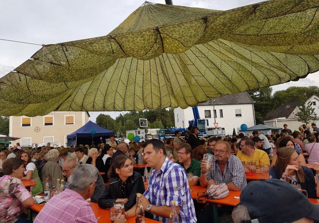 Weiherhammer. Was für ein Fest! Stolze 300 Jahre sind seit der Ortsgründung von Weiherhammer vergangen – und diesen Anlass feierten die Weiherhammerer gebührend. Sie begeisterten damit viele Besucher.  Von Kristine [&hellip;]