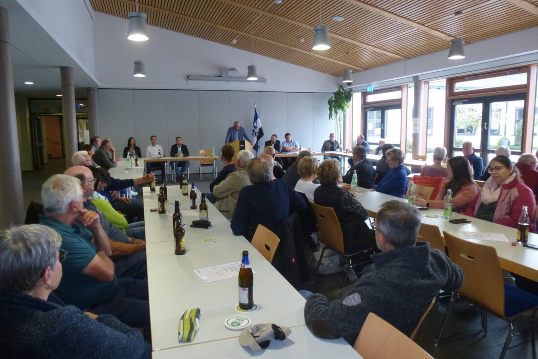 Weiherhammer. Bürgermeister Ludwig Biller betont den Willen zur Umsetzung wichtiger Projekte zur Zukunftsgestaltung, trotz geringer Beteiligung bei der Bürgerversammlung. Große Vorhaben wie der Glasfaserausbau und die Sanierung der Friedhofsmauer stehen an, während eine Informationsveranstaltung zum Projekt AliA geplant ist.