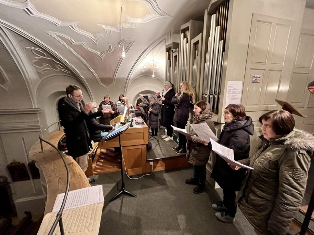 Parkstein. Der katholische Kirchenchor St. Pankratius und die Jugendblaskapelle Parkstein präsentieren festliche Kirchenmusik zu Weihnachten. Es wird u.a. die "Messe brève Nr. 7" von Charles Gounod aufgeführt.