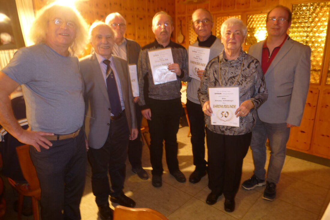 Weiden. Beim Weihnachts-Stammtisch des DPVKOM wurden negative Veränderungen bei der Deutschen Post und DHL bekanntgegeben, inklusive einer geplanten Portoerhöhung ab 2025. Ehrungen für langjährige Treue standen ebenfalls auf dem Programm.